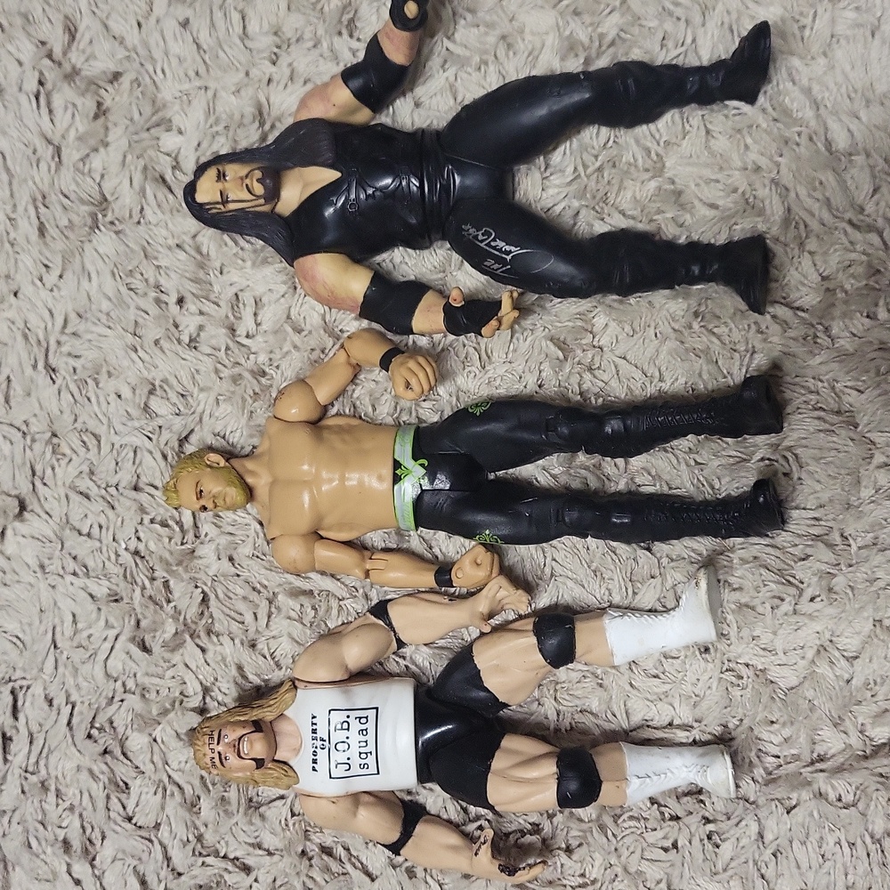 3 WWE figures